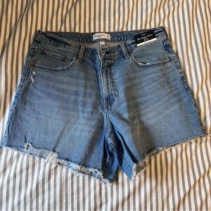 NWT Abercrombie & Fitch The Baggy Short Mid Rise Curve Love Denim